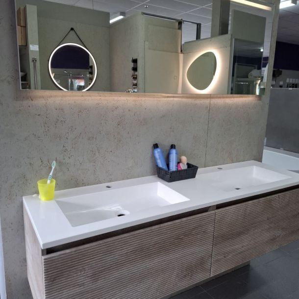 Badkamermeubel Thin 160 cm in grey oak met dubbele mineraalmarmeren wastafel en verwarmde LED-spiegel