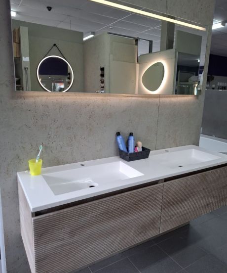 Badkamermeubel Thin 160 cm in grey oak met dubbele mineraalmarmeren wastafel en verwarmde LED-spiegel