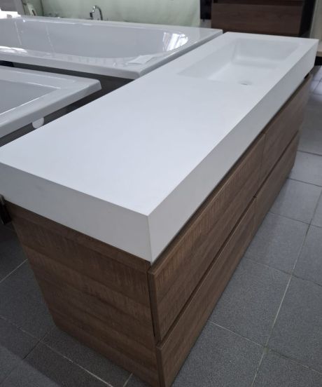 Badkamermeubel Arrezzo Exclusive 140 cm breed in eiken espresso met mat witte solid-surface wastafel