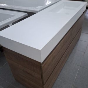 Badkamermeubel Arrezzo Exclusive 140 cm breed in eiken espresso met mat witte solid-surface wastafel