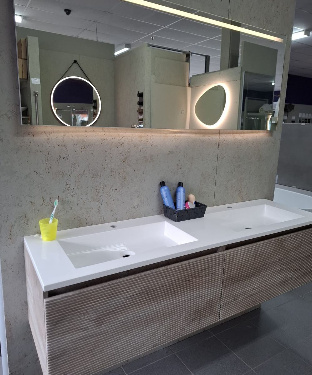 Badkamermeubel Thin 160 cm in grey oak met dubbele mineraalmarmeren wastafel en verwarmde LED-spiegel